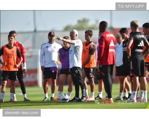 穆里尼奥战术灵活多变，率队表现抢眼迈向成功