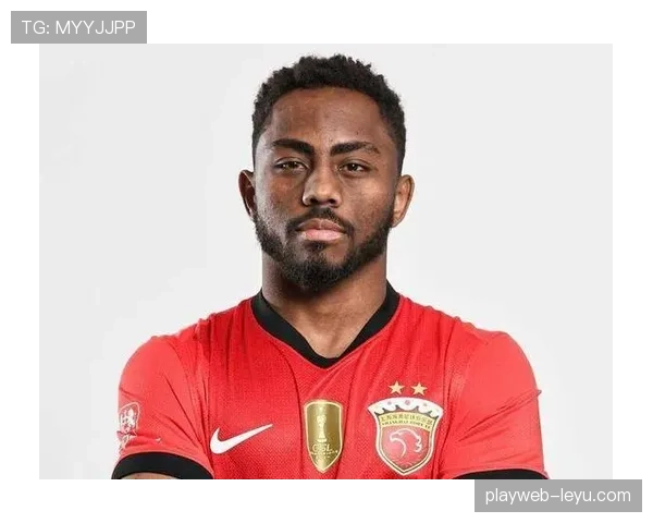 上海海港状态持续升温,超级杯表现引爆球迷热议 上海海港状态持续升温,超级杯表现引爆球迷热议